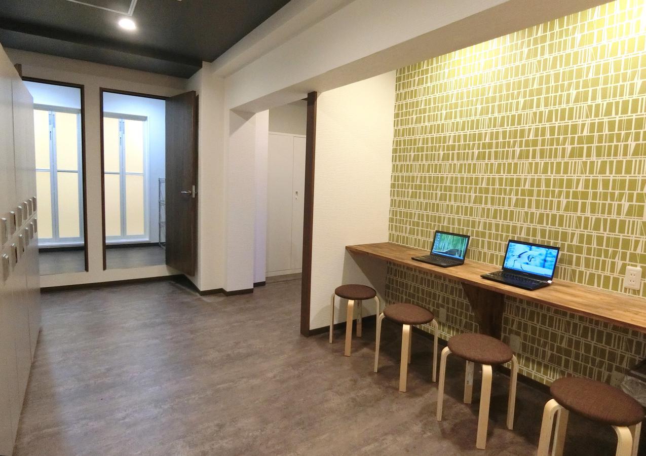 Capsule Hotel Manyudo Kyoto Bagian luar foto
