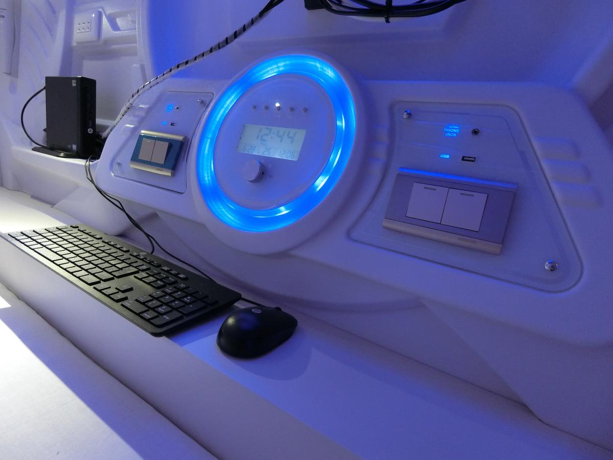 Capsule Hotel Manyudo Kyoto Bagian luar foto